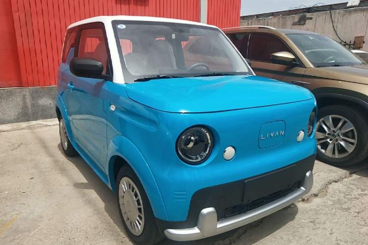 Used Livan Blue Balloon 2025 Model Enjoyment Version Front Right 45 Deg