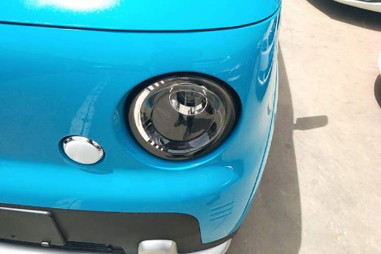 Used Livan Blue Balloon 2025 Model Dynamic Version Left Front Headlight