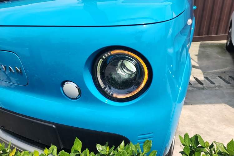 Used Livan Blue Balloon 2025 Model Dynamic Version Left Front Headlight