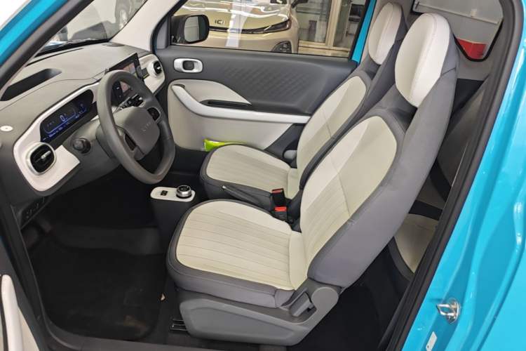 Used Livan Blue Balloon 2025 Model Dynamic Version Left Front Seat
