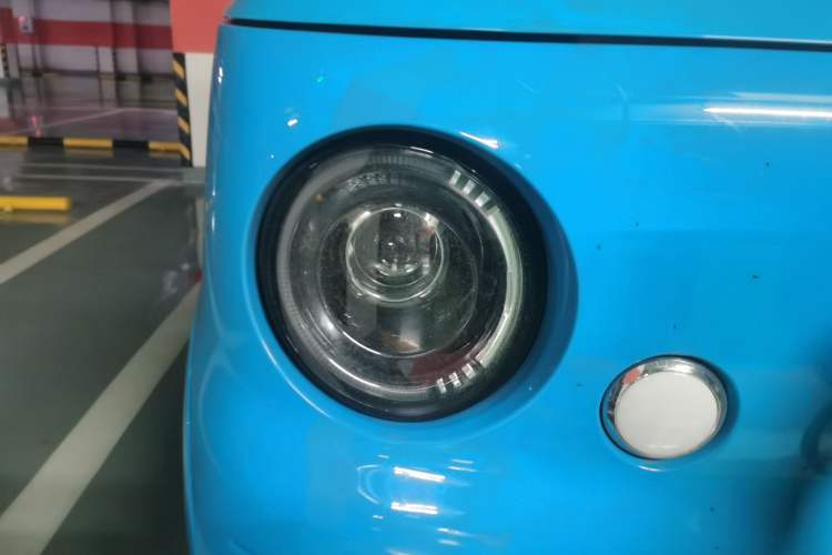 Used Livan Blue Balloon 2025 Model Dynamic Version Right Front Headlight