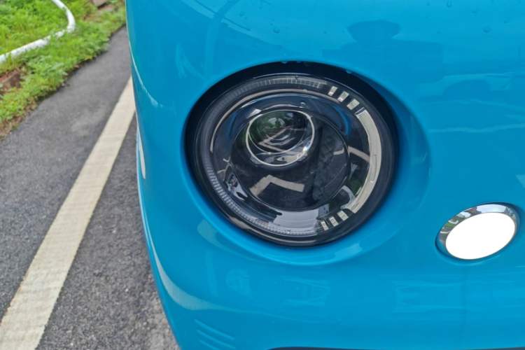 Used Livan Blue Balloon 2025 Model Dynamic Version Right Front Headlight