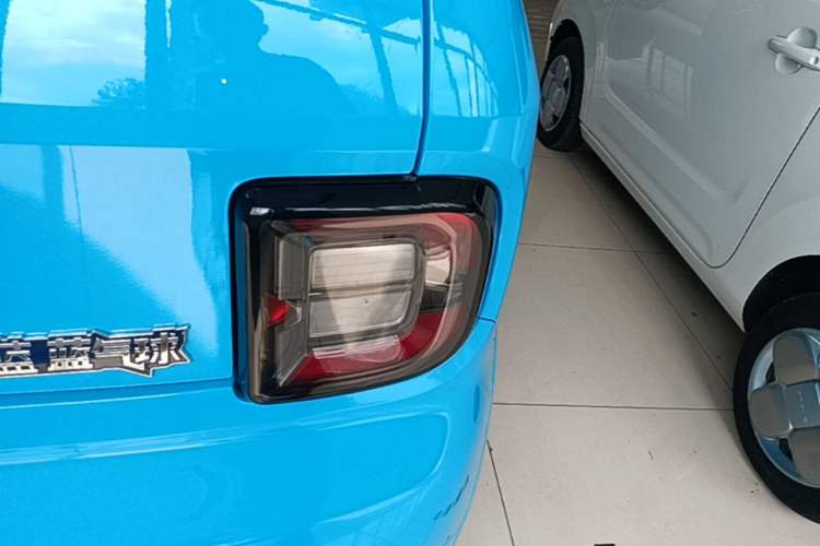 Used Livan Blue Balloon 2025 Model Dynamic Version Right Rear Taillight