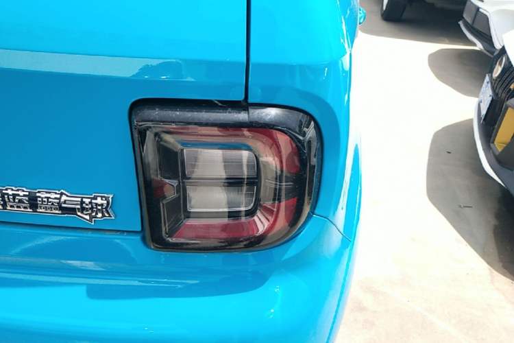 Used Livan Blue Balloon 2025 Model Dynamic Version Right Rear Taillight