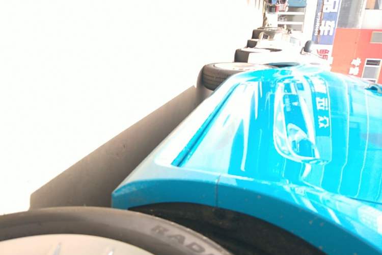 Used Livan Blue Balloon 2025 Model Dynamic Version Right Side Sill