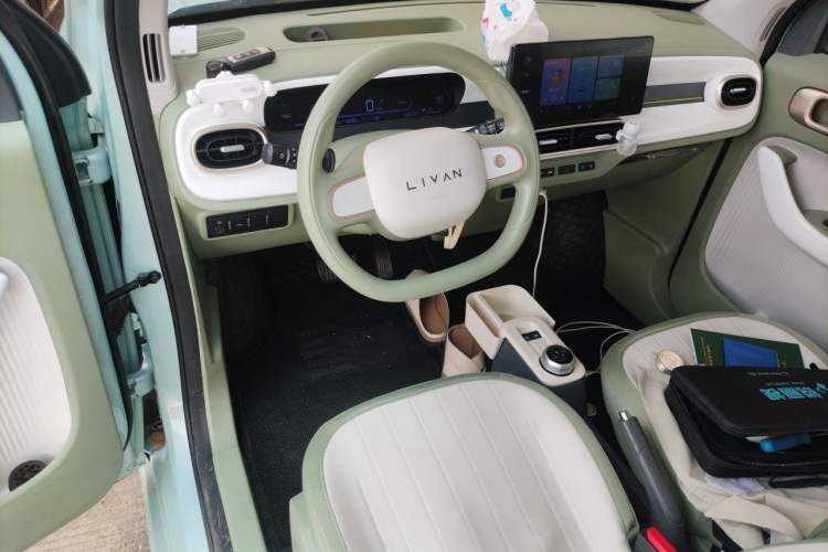 Used Livan Blue Balloon 2025 Model Dynamic Version Center Console