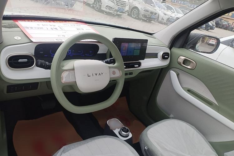 Used Livan Blue Balloon 2025 Model Dynamic Version Center Console