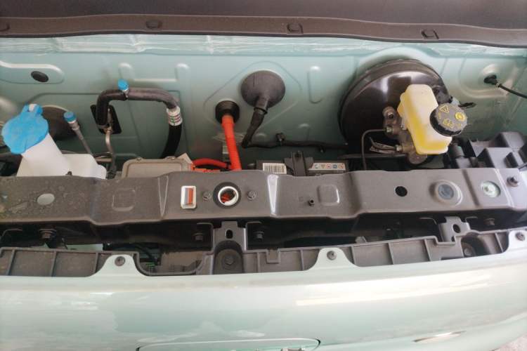 Used Livan Blue Balloon 2025 Model Dynamic Version Engine Bay
