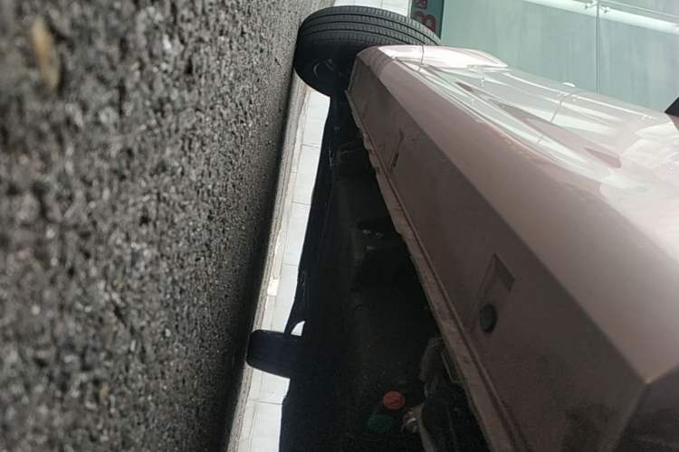 Used Livan Blue Balloon 2025 Model Dynamic Version Left Side Sill