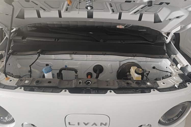 Used Livan Blue Balloon 2025 Model Dynamic Version Engine Bay