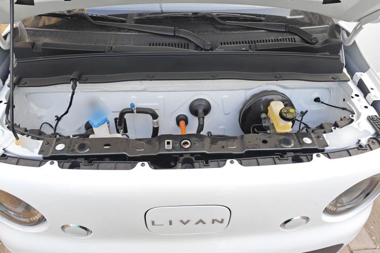 Used Livan Blue Balloon 2025 Model Dynamic Version Engine Bay