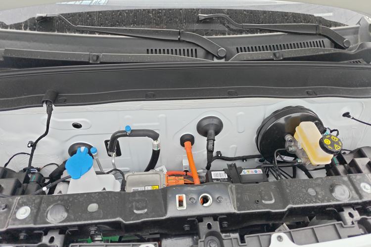 Used Livan Blue Balloon 2025 Model Dynamic Version Engine Bay