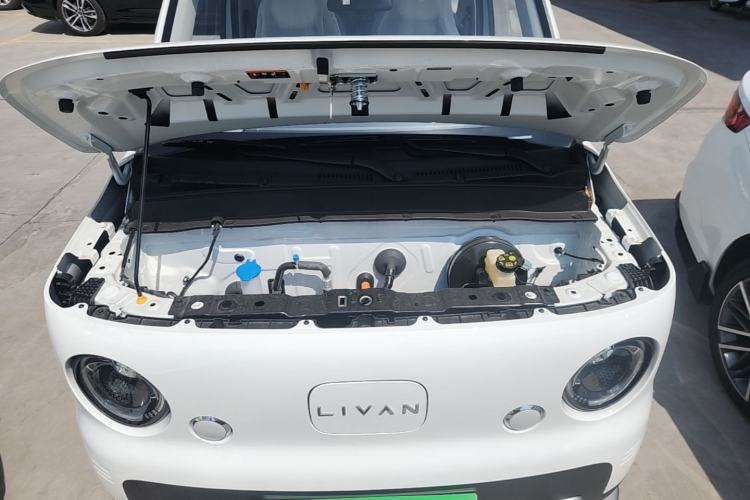 Used Livan Blue Balloon 2025 Model Dynamic Version Engine Bay