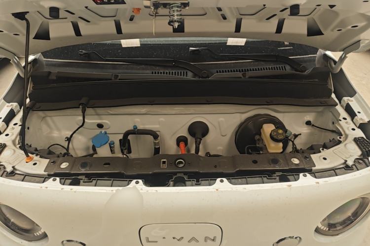 Used Livan Blue Balloon 2025 Model Dynamic Version Engine Bay
