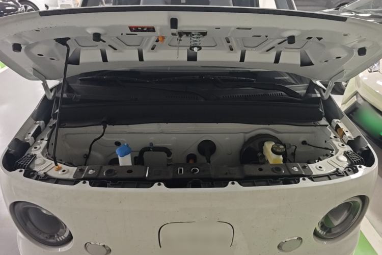 Used Livan Blue Balloon 2025 Model Dynamic Version Engine Bay