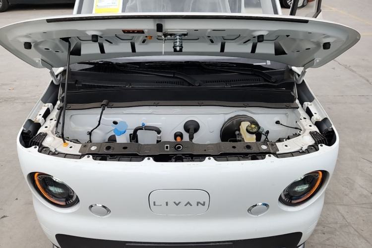 Used Livan Blue Balloon 2025 Model Dynamic Version Engine Bay