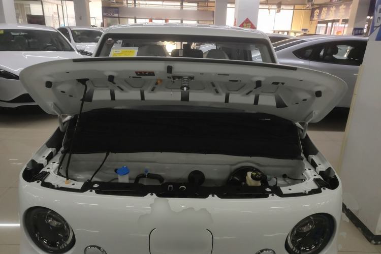 Used Livan Blue Balloon 2025 Model Dynamic Version Engine Bay