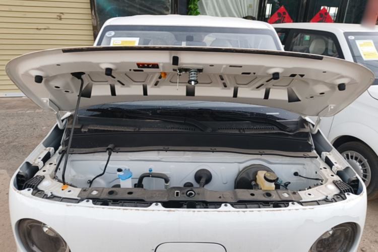 Used Livan Blue Balloon 2025 Model Dynamic Version Engine Bay