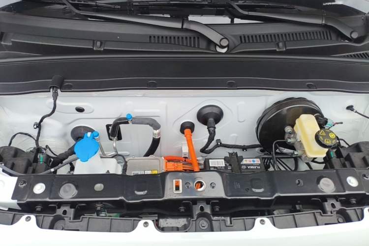 Used Livan Blue Balloon 2025 Model Dynamic Version Engine Bay