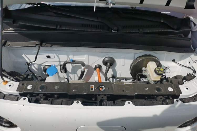Used Livan Blue Balloon 2025 Model Dynamic Version Engine Bay