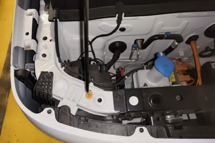 Used Livan Blue Balloon 2025 Model Dynamic Version Engine Bay Right
