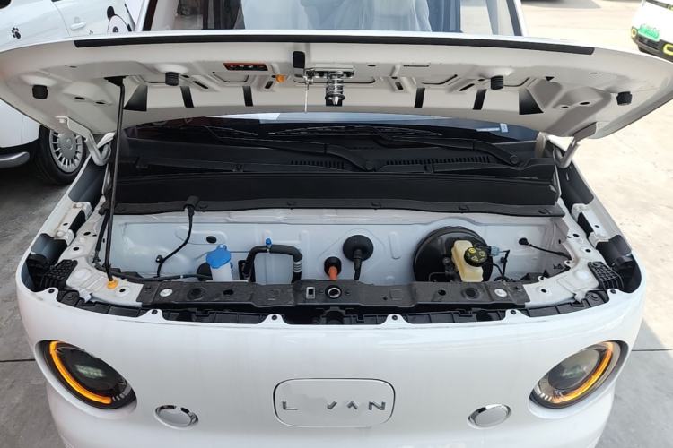Used Livan Blue Balloon 2025 Model Dynamic Version Engine Bay