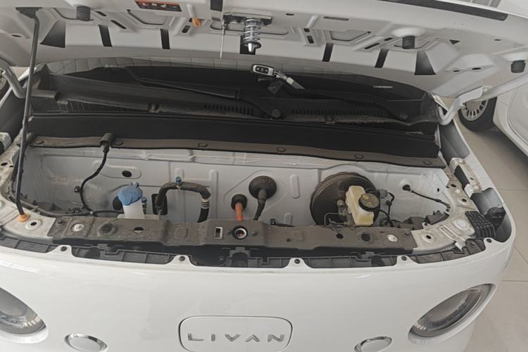 Used Livan Blue Balloon 2025 Model Dynamic Version Engine Bay