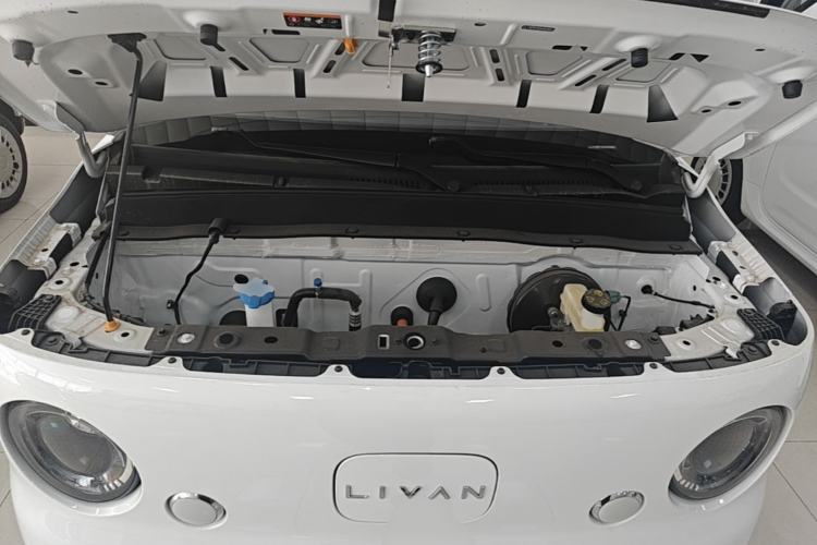 Used Livan Blue Balloon 2025 Model Dynamic Version Engine Bay