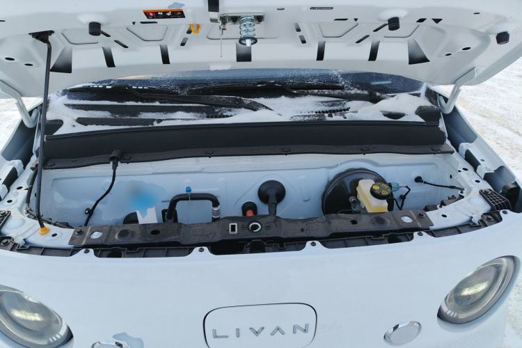 Used Livan Blue Balloon 2025 Model Dynamic Version Engine Bay