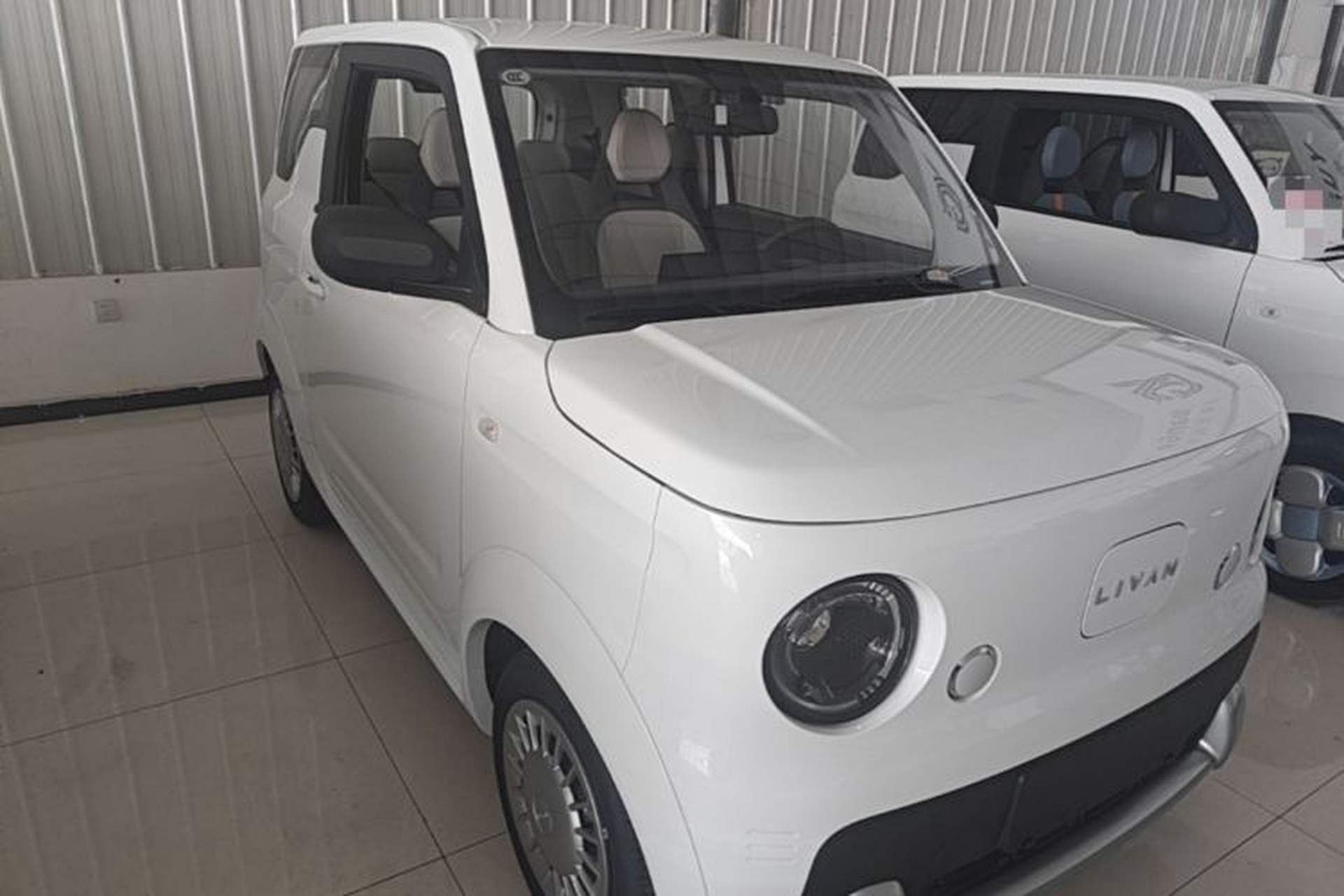 Used Livan Blue Balloon 2025 Model Dynamic Version Front Right 45 Deg