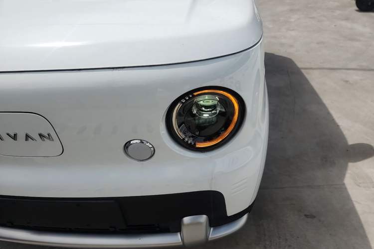 Used Livan Blue Balloon 2025 Model Dynamic Version Left Front Headlight