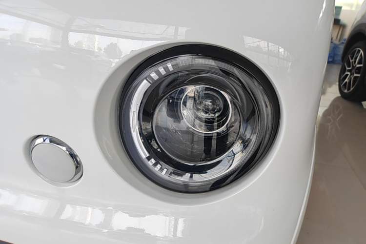 Used Livan Blue Balloon 2025 Model Dynamic Version Left Front Headlight