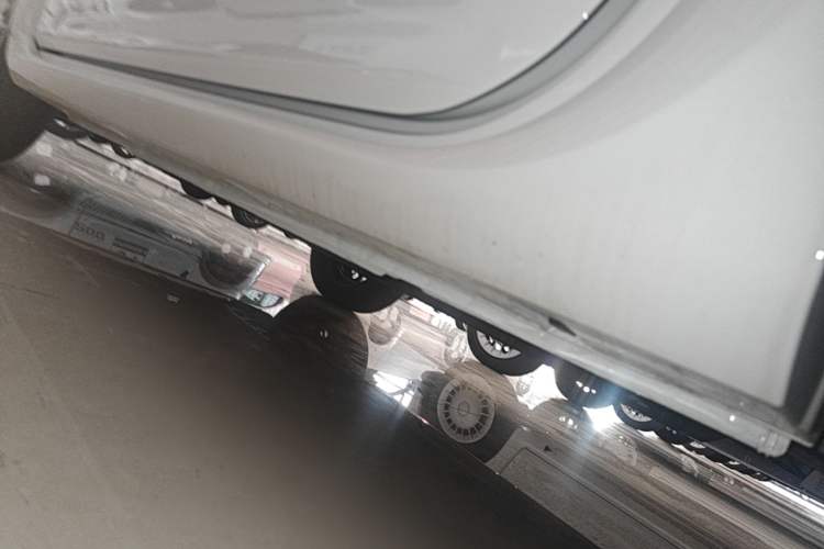Used Livan Blue Balloon 2025 Model Dynamic Version Left Side Sill