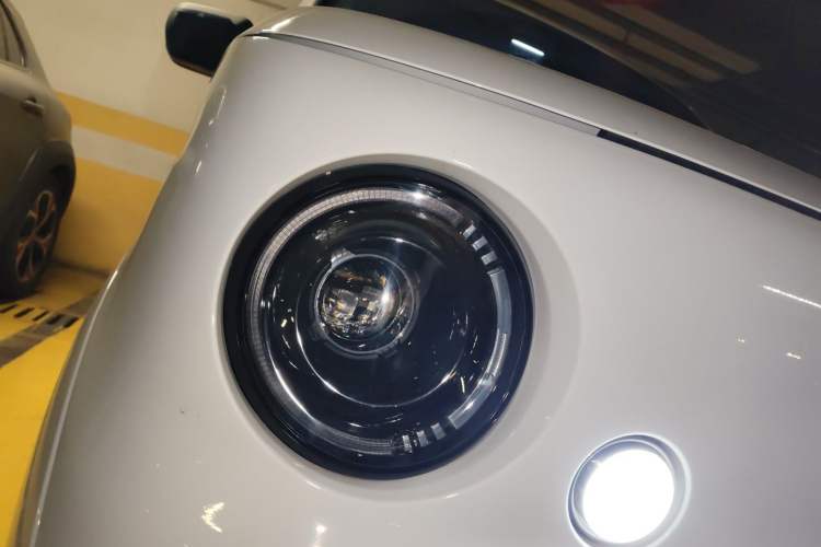 Used Livan Blue Balloon 2025 Model Dynamic Version Right Front Headlight