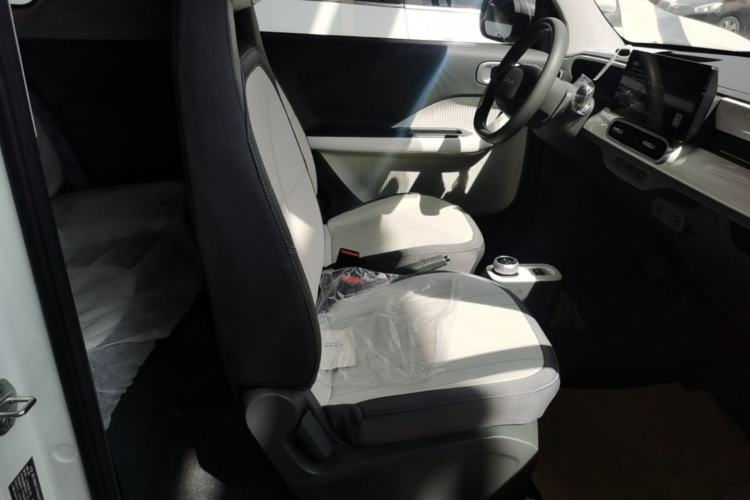 Used Livan Blue Balloon 2025 Model Dynamic Version Right Front Seat
