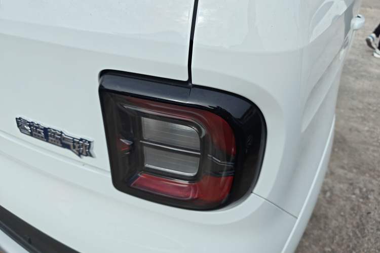 Used Livan Blue Balloon 2025 Model Dynamic Version Right Rear Taillight