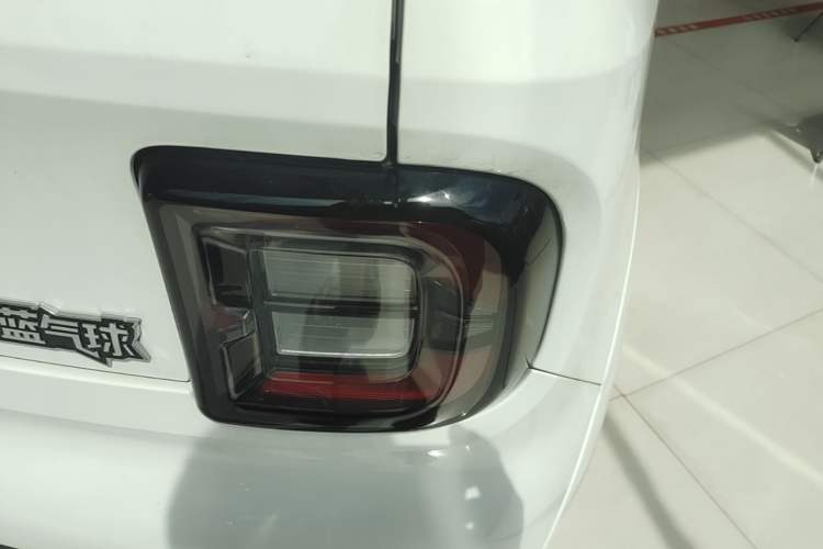 Used Livan Blue Balloon 2025 Model Dynamic Version Right Rear Taillight