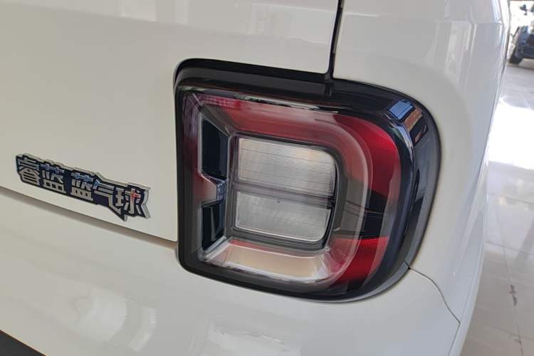 Used Livan Blue Balloon 2025 Model Dynamic Version Right Rear Taillight