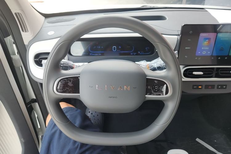 Used Livan Blue Balloon 2025 Model Dynamic Version Steering Wheel