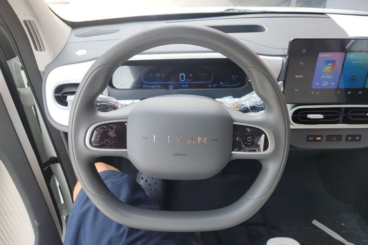 Used Livan Blue Balloon 2025 Model Dynamic Version Steering Wheel