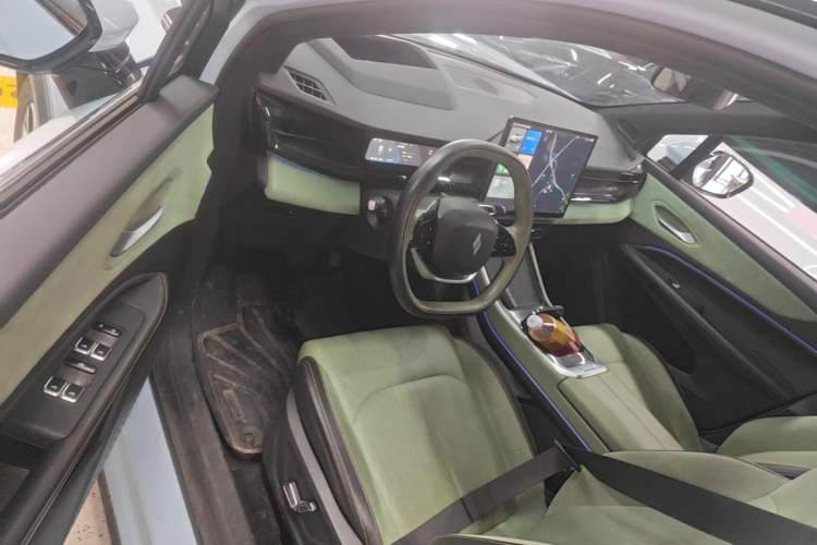 Used Livan 7 2023 605km Hunter Light Driver Seat