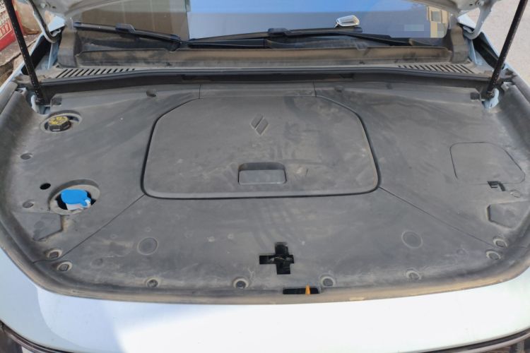 Used Livan 7 2023 605 km ZHU FENG Engine Bay