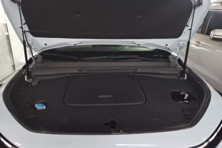 Used Livan 7 2023 450km Chiyue Engine Bay