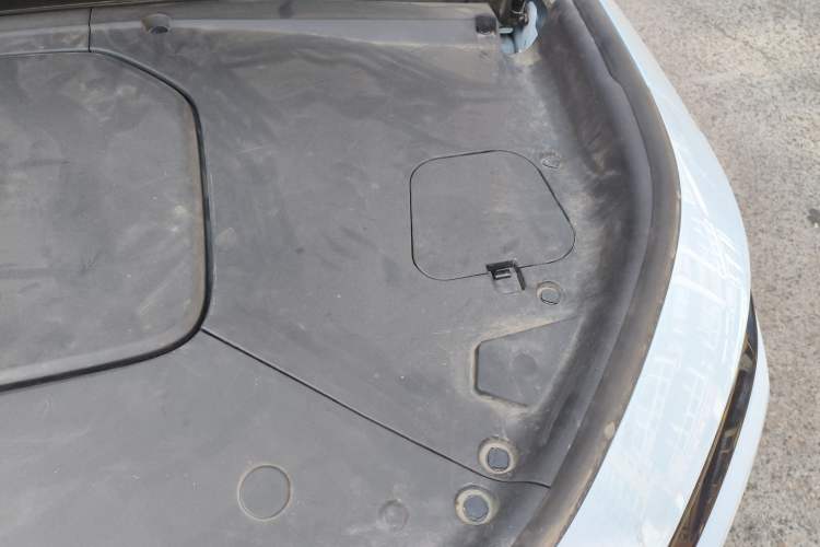 Used Livan 7 2023 605 km ZHU FENG Engine Bay Left