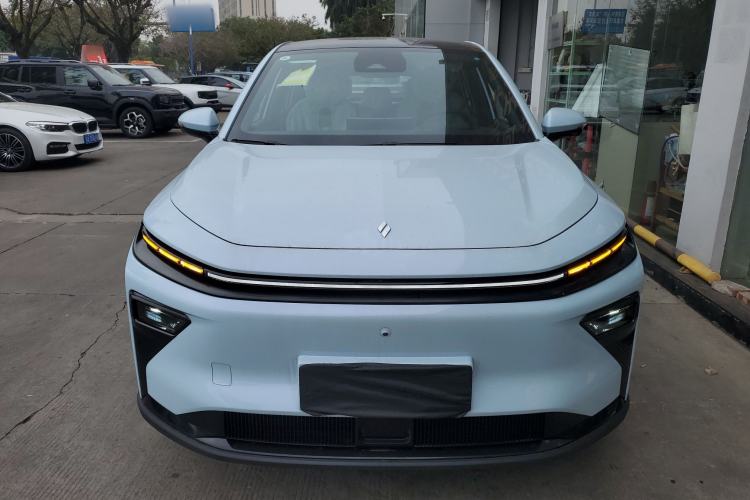Used Livan 7 2023 605km Hunter Light Exterior 1