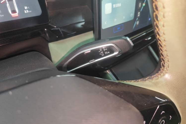 Used Livan 7 2023 605km Hunter Light Gear Lever