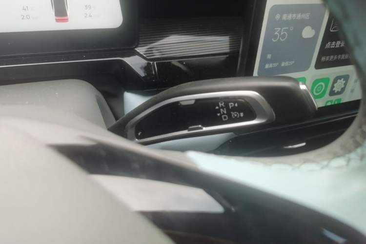 Used Livan 7 2023 605km Hunter Light Gear Lever