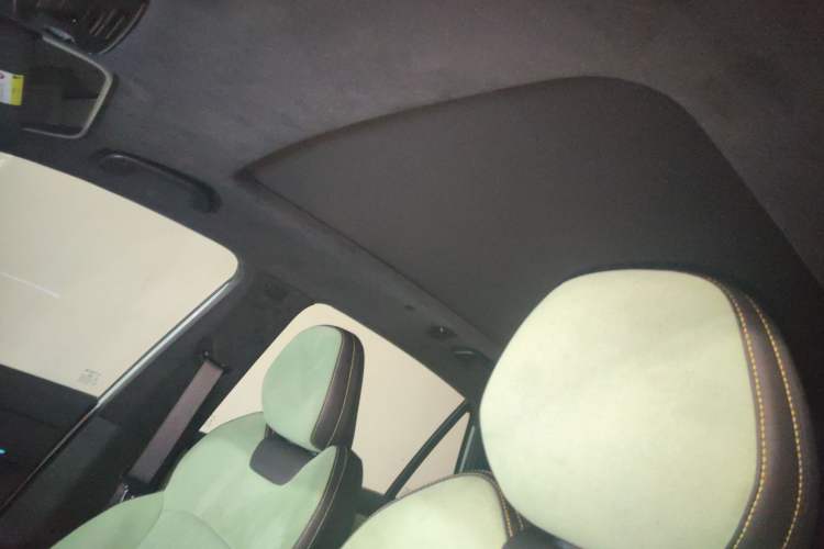Used Livan 7 2023 605km Hunter Light Headliner