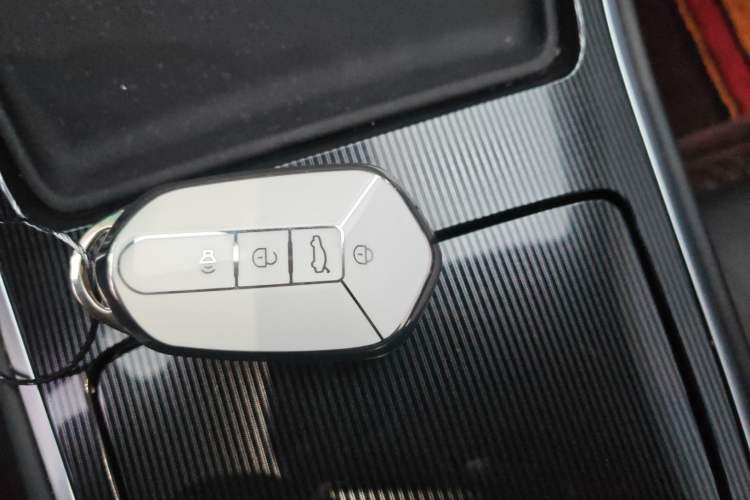 Used Livan 7 2023 605 km ZHU FENG Interior 1