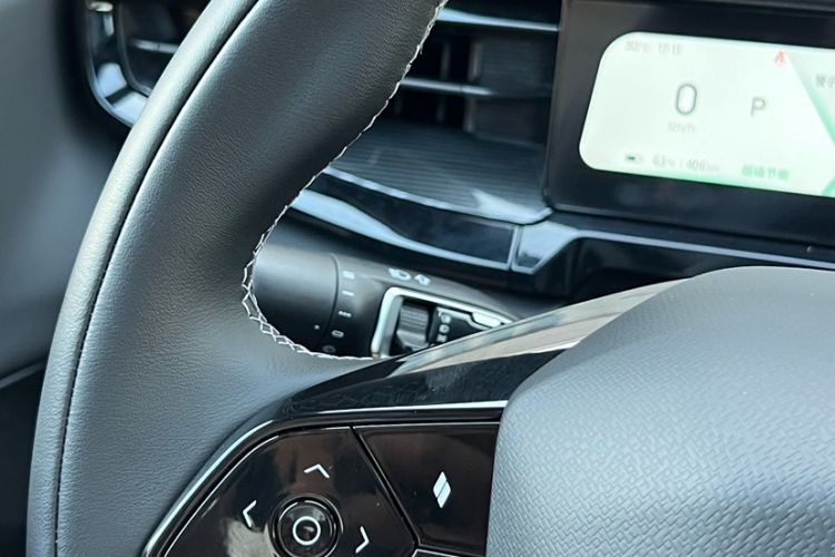 Used Livan 7 2023 605 km ZHU FENG Interior 2